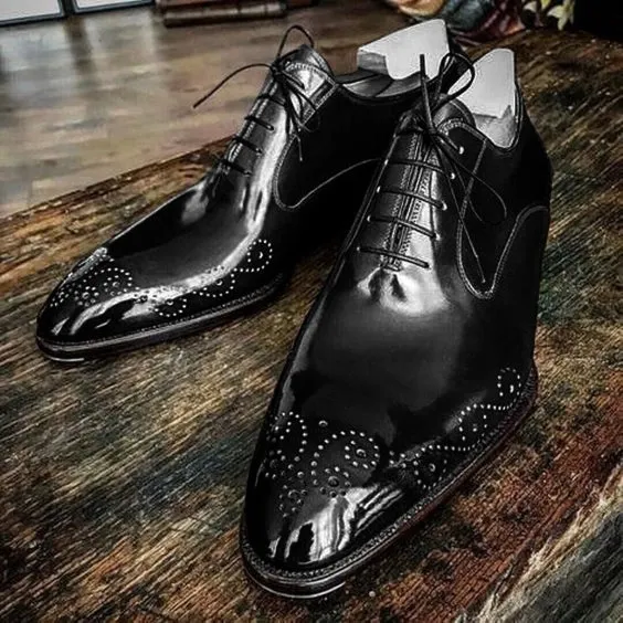 Men's Handmade Black Leather Medallion Toe Shoes